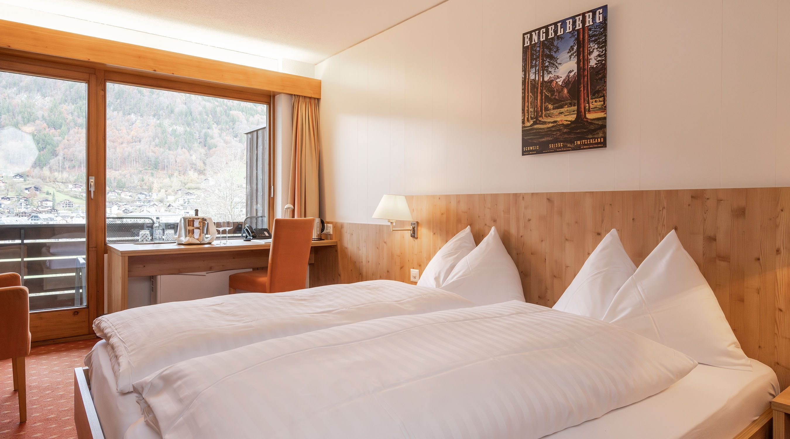 <p><strong>Der Charme der Alpen</strong><br
/>im Herzen der Schweiz</p>